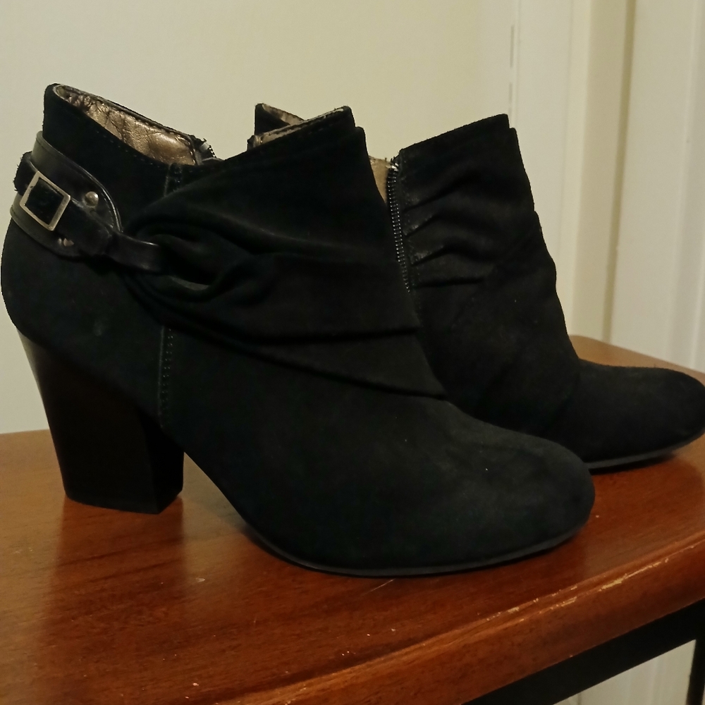 Women's ankle booties nwot
